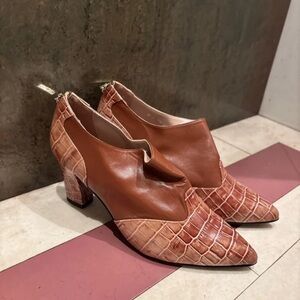 Elegant Brown Croc-Embossed Women's Heels